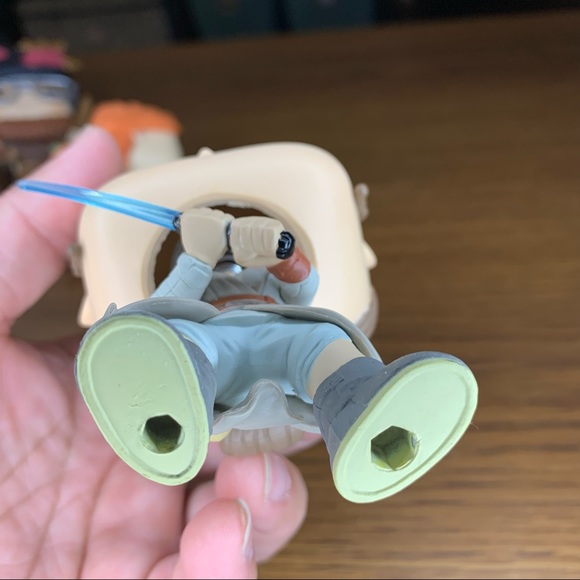 Funko POP Vinyl Bobble Head Figure- Star Wars- Rey With Light Saber #104 - Picture 5 of 6